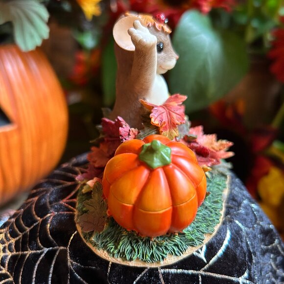 Charming Tails Halloween Figurine: “I’ve Fallen For You” (85/521) - Picture 5 of 13